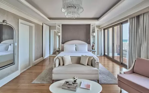 middle-east-holidays-abu-dhabi-rixos-premium-saadiyat-island-hotel-club-villa-bedroom